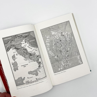 Бумажная книга «Operation Bowler: The Audacious Allied Bombing of Venice», автор Джонатан Глэнси - фото №3 - миниатюра
