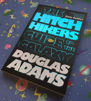 Бумажная книга «The Hitchhiker's Guide to the Galaxy», автор Дуглас Адамс - фото №3 - миниатюра