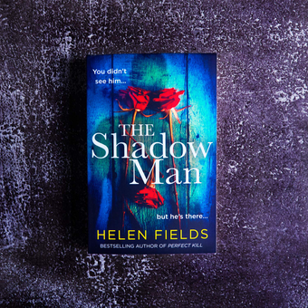 Бумажная книга «The Shadow Man», автор Хелен Филдс - фото №8 - миниатюра