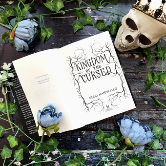 Бумажная книга «Kingdom of the Cursed», автор Керри Манискалко - фото №2 - миниатюра