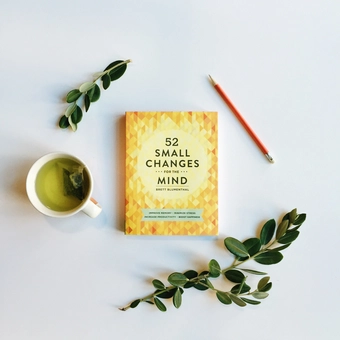 Бумажная книга «52 Small Changes for the Mind», автор Бретт Блюменталь - фото №2 - миниатюра