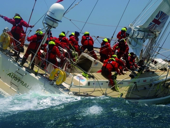 Бумажная книга «Team Spirit: Life and leadership on one of the world's toughest yacht races», автор Брендан Холл - фото №4 - миниатюра