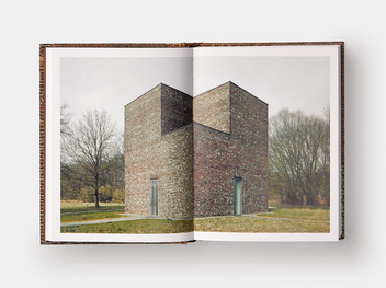 Бумажная книга «Brick Mini: A visual history from 2100 BC to today », автор Уильям Холл - фото №7 - миниатюра