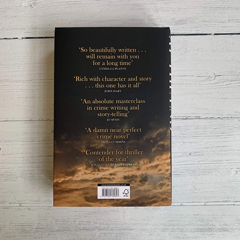 Бумажная книга «We Begin at the End», автор Крис Уитакер - фото №4 - миниатюра