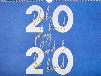 Бумажная книга «Work Hard, Play Hard & Be Kind: 2020 Wall Calendar», автор Оливер Бонас - фото №1 - миниатюра