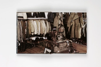 Паперова книга «Vintage Menswear. A Collection from The Vintage Showroom (Mini)», авторів Дуглас Ганн, Джош Сімс, Рой Лакетт - фото №7 - мініатюра