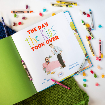 Паперова книга «The Day the Kids Took Over», автор Сем Еппл - фото №2 - мініатюра
