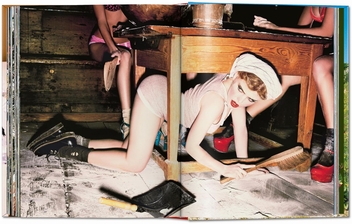 Паперова книга «Ellen von Unwerth. Heimat», автор Еллен фон Унверт - фото №12 - мініатюра