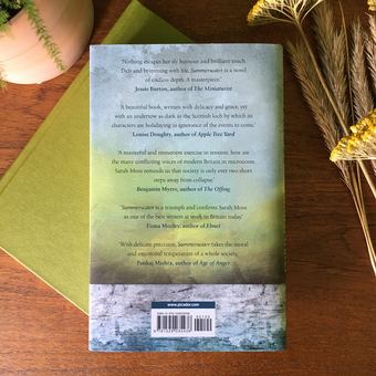 Бумажная книга «Summerwater», автор Сара Мосс - фото №3 - миниатюра