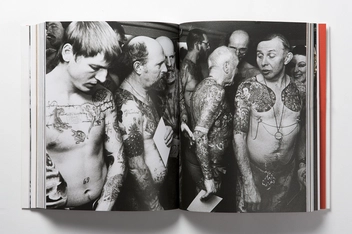 Бумажная книга «100 Years of Tattoos», автор Дэвид Маккомб - фото №7 - миниатюра