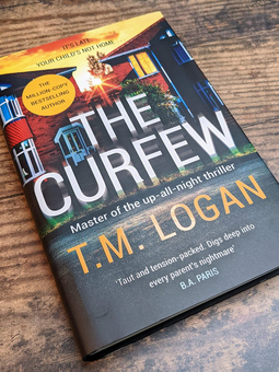 Бумажная книга «The Curfew», автор Т. М. Логан - фото №3 - миниатюра