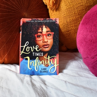 Паперова книга «Love Times Infinity», автор Лейн Кларк - фото №5 - мініатюра