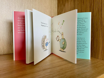Бумажная книга «While We Can't Hug», автор Оуэн Маклафлин - фото №2 - миниатюра