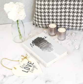 Бумажная книга «Hinch Yourself Happy: All The Best Cleaning Tips To Shine Your Sink And Soothe Your Soul», автор Миссис Хинч - фото №10 - миниатюра