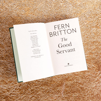 Бумажная книга «The Good Servant», автор Ферн Бриттон - фото №2 - миниатюра