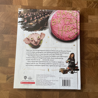 Паперова книга «The Official Harry Potter Baking Book», автор Джоанна Ферроу - фото №3 - мініатюра