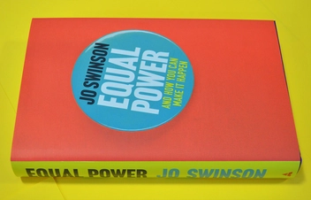 Бумажная книга «Equal Power. Gender Equality and How to Achieve It», автор Джо Суинсон - фото №5 - миниатюра