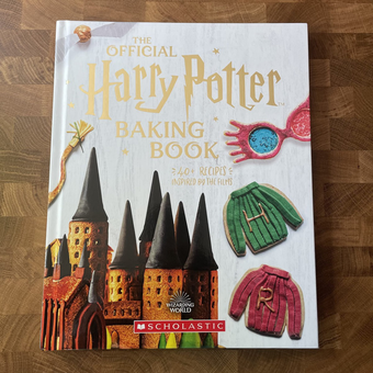 Паперова книга «The Official Harry Potter Baking Book», автор Джоанна Ферроу - фото №9 - мініатюра