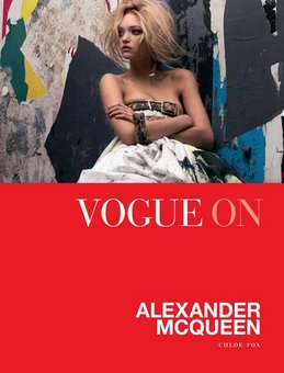 Бумажная книга «Vogue on: Alexander McQueen», автор Хлоя Фокс - фото №1 - миниатюра