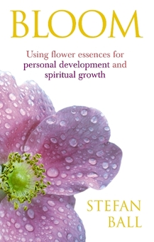 Паперова книга «Bloom : Using flower essences for personal development and spiritual growth», автор Стефан Болл - фото №1 - мініатюра