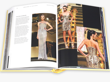 Паперова книга «Versace Catwalk. The Complete Collections», автор Тім Бленкс - фото №9 - мініатюра