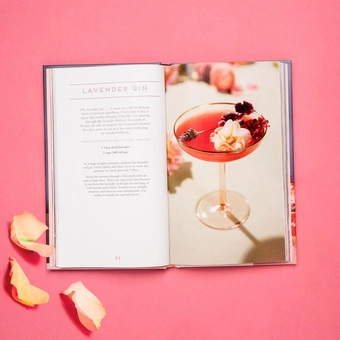 Бумажная книга «Floral Libations», автор Кэсси Уинслоу - фото №6 - миниатюра