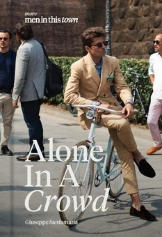 Бумажная книга «Alone in a Crowd», автор Джузеппе Сантамария - фото №1 - миниатюра