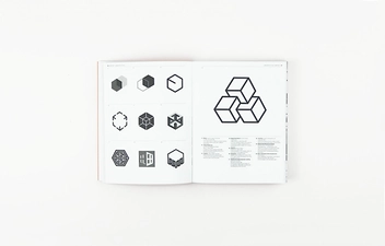 Бумажная книга «Symbol. The Reference Guide to Abstract and Figurative Trademarks», авторов Стивен Бейтман, Ангус Хайленд - фото №4 - миниатюра