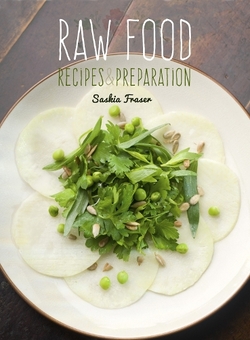 Бумажная книга «Raw Food: Recipes & Preparation», автор Саския Фрейзер - фото №1 - миниатюра