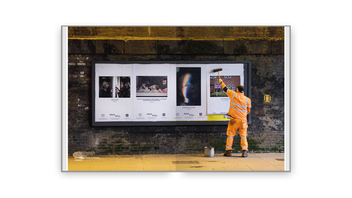 Бумажная книга «Hold Still. A Portrait of our Nation in 2020» - фото №6 - миниатюра