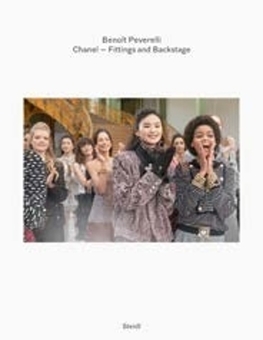 Бумажная книга «Benoit Peverelli. Chanel. Fitting and Backstage» - фото №1 - миниатюра