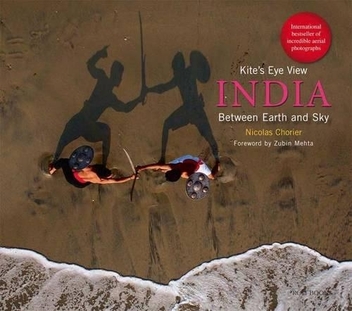 Паперова книга «Kites Eye View: India Between Earth and Sky», автор Ніколас Чорьєр - фото №1 - мініатюра