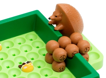 «Настольная игра-головоломка Popular Playthings Спасите Ёжиков! (704011)», бренда Popular Playthings - фото №4 - миниатюра