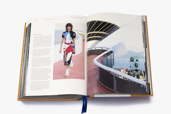 Бумажная книга «Louis Vuitton Catwalk. The Complete Fashion Collections », автор Луиза Риттер - фото №8 - миниатюра
