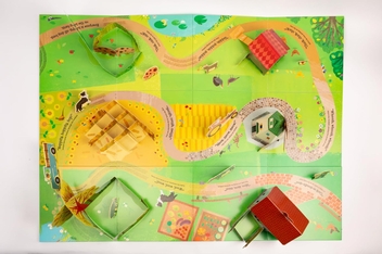 Паперова книга «Pop-Up And Play: Farm», автор Коріна Флетчер - фото №11 - мініатюра