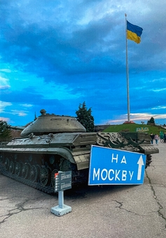 «Листівка "Танк "На москву"" (C-PDF)», бренда CakeTravel - фото №1 - миниатюра