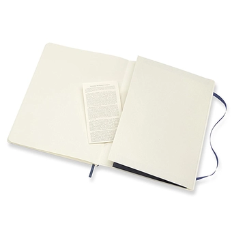  «Блокнот Moleskine Classic большой нелинованный сапфир (QP623B20)», бренда Moleskine - фото №2 - миниатюра