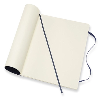  «Блокнот Moleskine Classic большой нелинованный сапфир (QP623B20)», бренда Moleskine - фото №3 - миниатюра