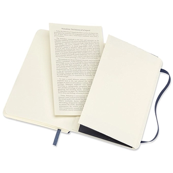 «Блокнот Moleskine Classic маленький нелинованный сапфир (QP613B20)», бренда Moleskine - фото №2 - миниатюра