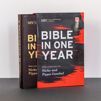 Бумажная книга «NIV Bible in One Year with Commentary by Nicky and Pippa Gumbel», автор Ники Гамбель - фото №2 - миниатюра