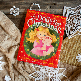 Бумажная книга «A Dolly for Christmas. The True Story of a Family's Christmas Miracle», автор Кимберли Шлапман - фото №3 - миниатюра