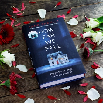 Паперова книга «How Far We Fall», автор Джейн Шемілт - фото №4 - мініатюра