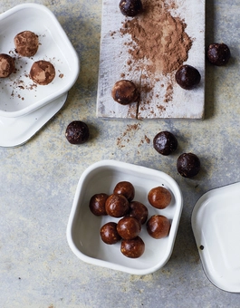 Бумажная книга «Superfoods Superfast: 100 energizing recipes to make in 20 minutes or less», автор Джули Монтегю - фото №7 - миниатюра