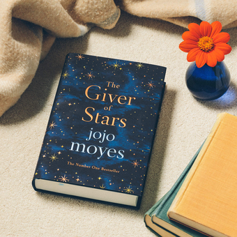 Бумажная книга «The Giver of Stars», автор Джоджо Мойес - фото №4 - миниатюра