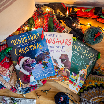 Бумажная книга «What the Dinosaurs Did the Night Before Christmas», авторов Рефе Тума, Сьюзен Тума - фото №9 - миниатюра
