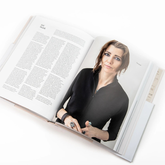 Бумажная книга «200 Women», автор Рут Хобдей - фото №14 - миниатюра