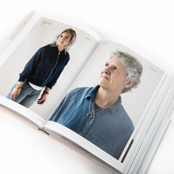 Бумажная книга «200 Women», автор Рут Хобдей - фото №16 - миниатюра