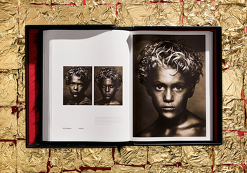 Паперова книга «Albert Watson. Kaos. Art Edition No. 101-150 "Breaunna, Las Vegas, 2001"» - фото №16 - мініатюра