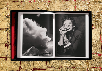 Паперова книга «Albert Watson. Kaos. Art Edition No. 151-200 "Kate Moss, Marrakech, 1993"» - фото №18 - мініатюра