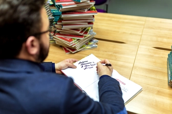 Бумажная книга «Сніданки в саду», авторов Руслан Сеничкин, Наталия Пидлисна - фото №6 - миниатюра